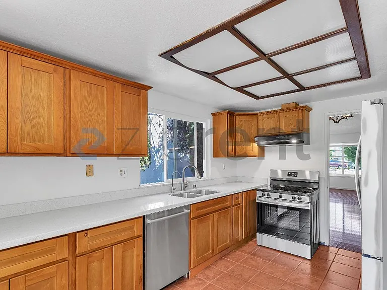 32805 Palmdale Ct — Photo 9