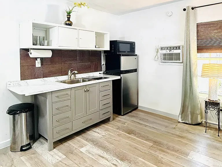 419 NW 41st St #3 — Photo 3