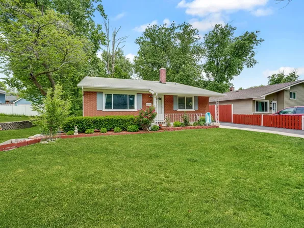 14 E Van Buren St, Villa Park, IL 60181