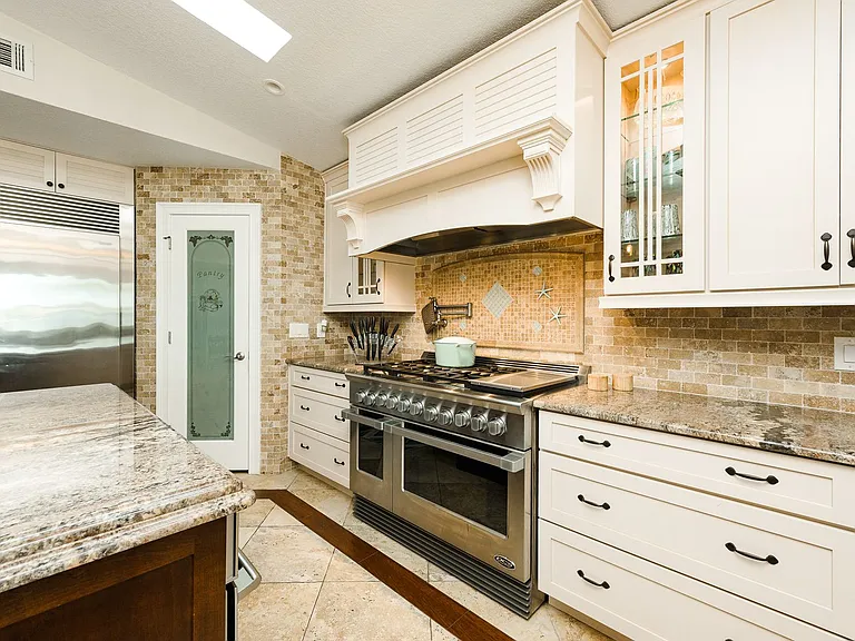 1130 John Anderson Dr — Photo 11