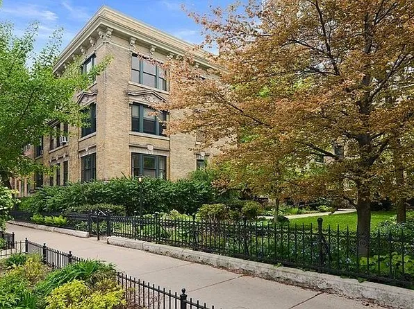 531 W Melrose St #2E, Chicago, IL 60657