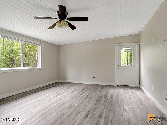 3rd image of 6061 E Pike Ave