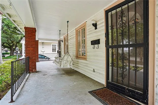 5 bed, 2.0 bath, 2349 sqft, $4,500 — Photo 3