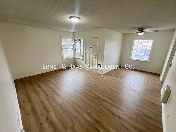 3rd image of 2220 E McKenzie St