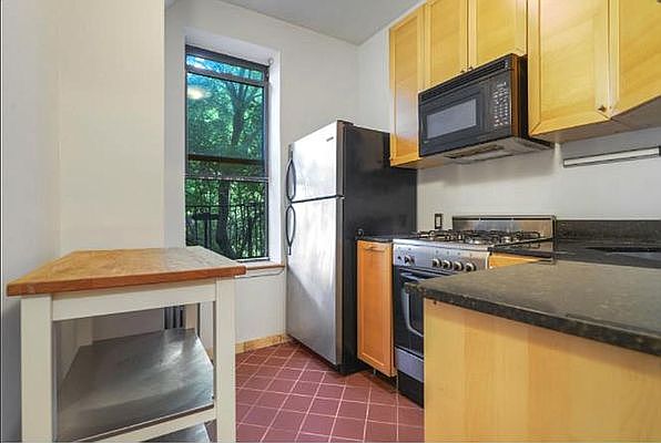 1st image of 347 5th Ave APT 3R