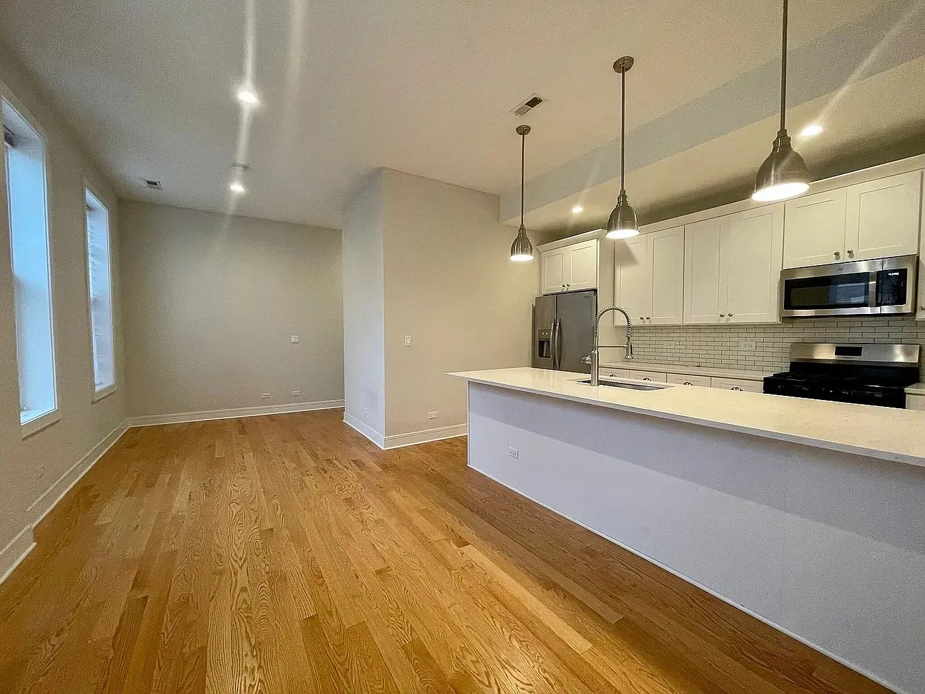 Gorgeous, Rehabbed 3bd/1.5bth, heart of Pilsen, Avail Sept 1ST! — Photo 4