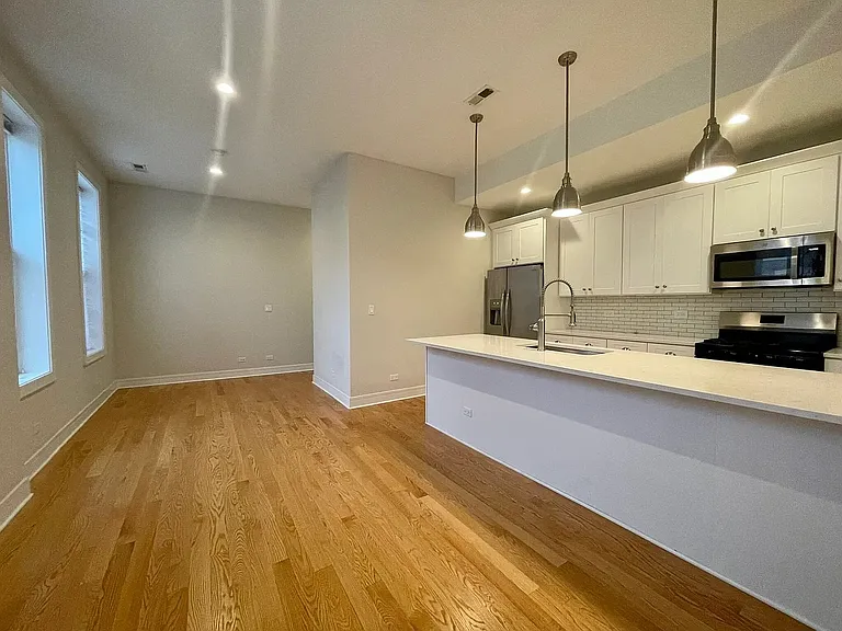 1800 S Throop St #2C — Photo 4