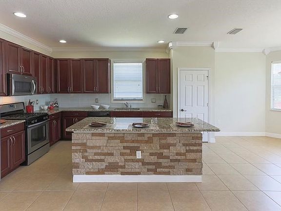 Open Kitchen with Eat-In area