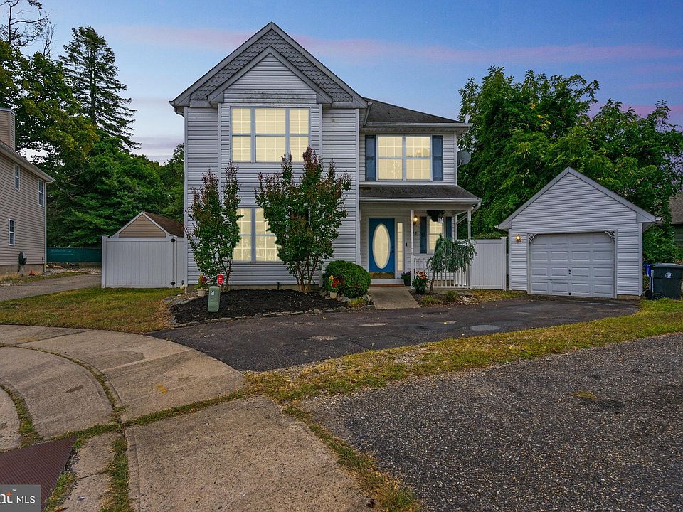 1st image of 146 Hamlet Ct