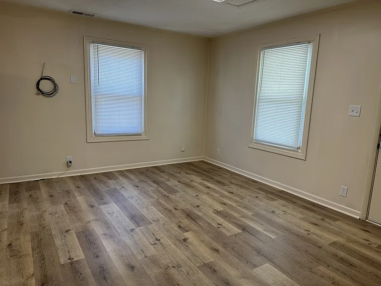 677 Greenbriar St #1 — Photo 4