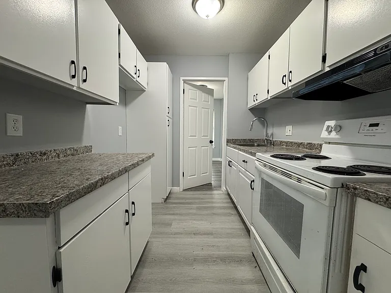 170-J4 Hillside Ave #J4 — Photo 5