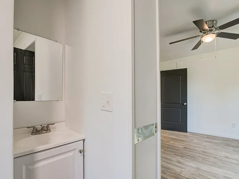 1723 Westminster Dr — Photo 16