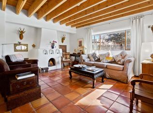 112 Roberts Ln, Taos, NM 87571