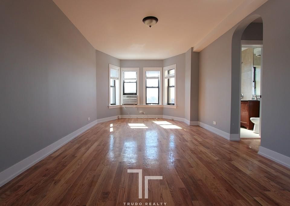 1st image of 553 W Arlington Pl