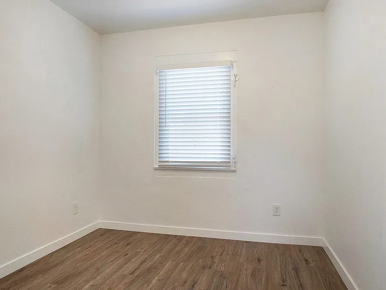 Lemon Avenue Triplex — Photo 10