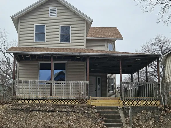 609 E 8th St, Muscatine, IA 52761