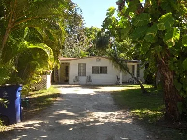653 Howell Circle Dr