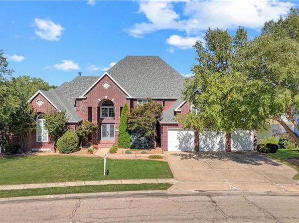 1227 Pembrooke Dr, Warrensburg, MO 64093