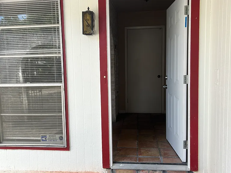 5927 Forest Knoll St — Photo 8