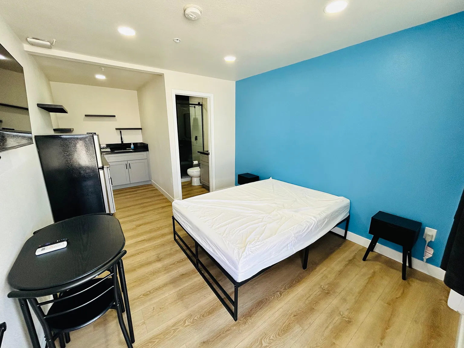 4 bed, 17.0 bath, $1,624 — Photo 1