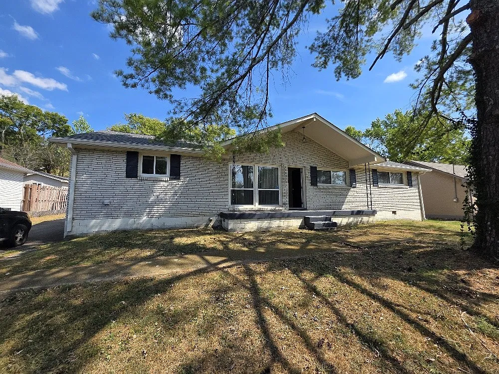 4 bed, 2.5 bath, 1800 sqft, $2,350 — Photo 1