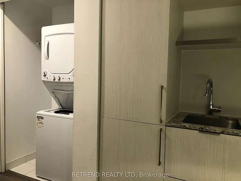 197 Yonge St #4704 — Photo 35