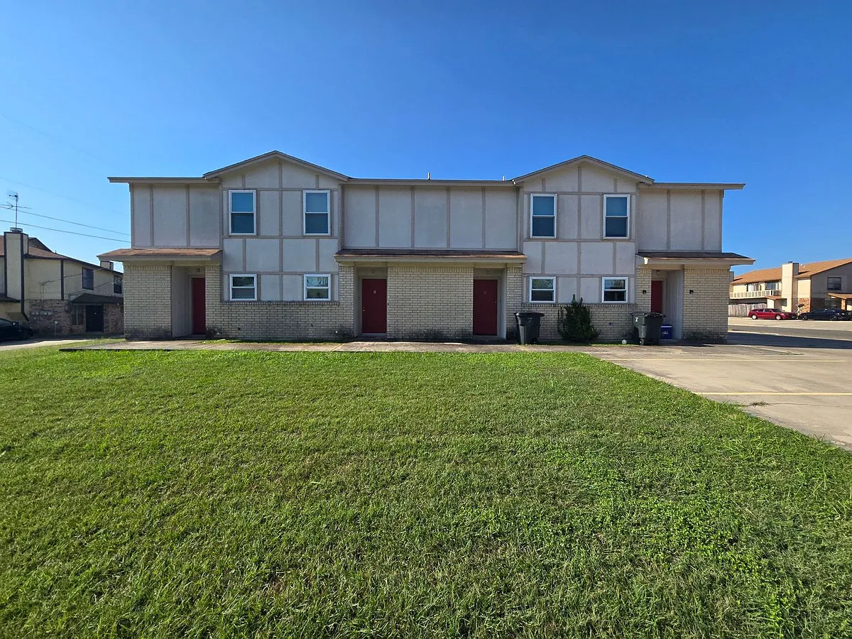 Building Photo - 3702 Hereford Ln #D