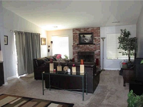 5th image of 2007 E Hillcrest Dr