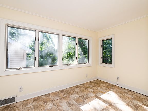 2nd image of 2405 Lakeview Ave