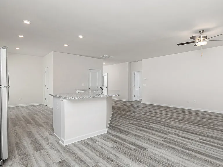 641 Mackenzie Cv — Photo 10