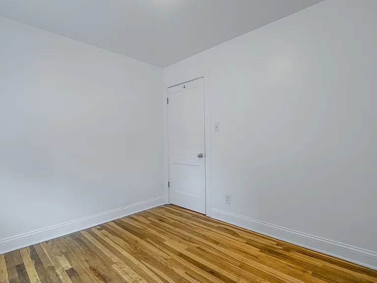 10600 Clifton — Photo 19