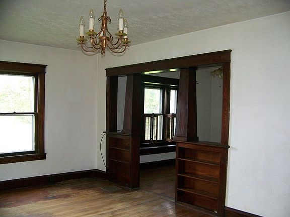 3rd image of 314 Diven Ave