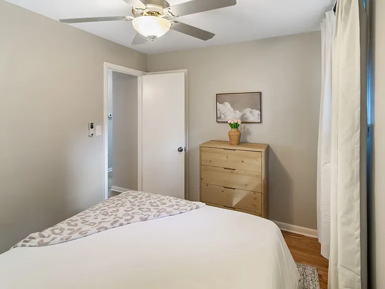 336 Leith Ave — Photo 17
