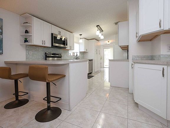 4th image of 916 SW 116th Way #47/20