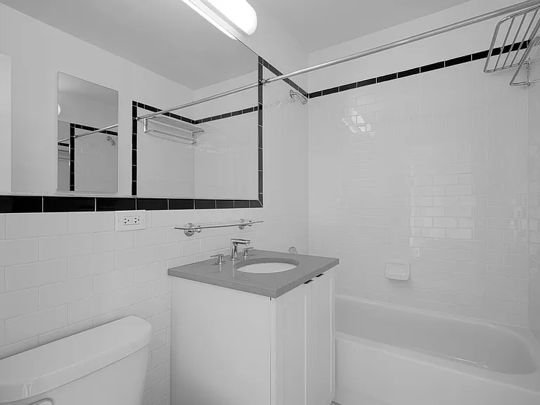 420 W 42nd St #31G — Photo 7