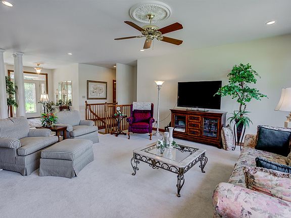 2nd image of 325 W Evergreen Plz S