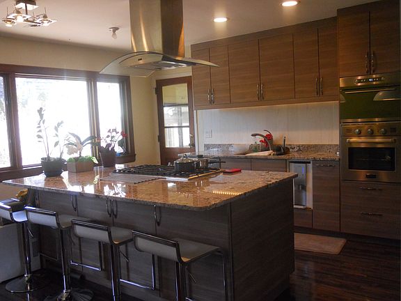 MEIK w/Granite Center Island