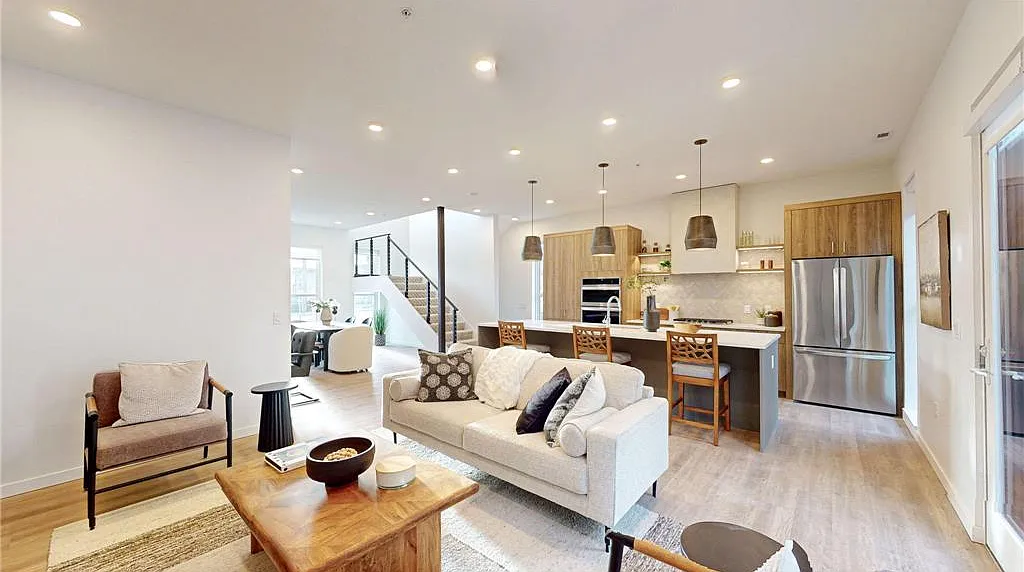 2 bed, 1928 sqft, $7,550 — Photo 4