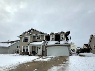 2643 Grassy Ln, Neenah, WI 54956