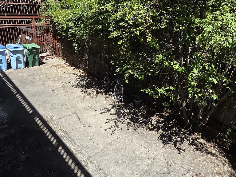 2671 Derby St #5 — Photo 9