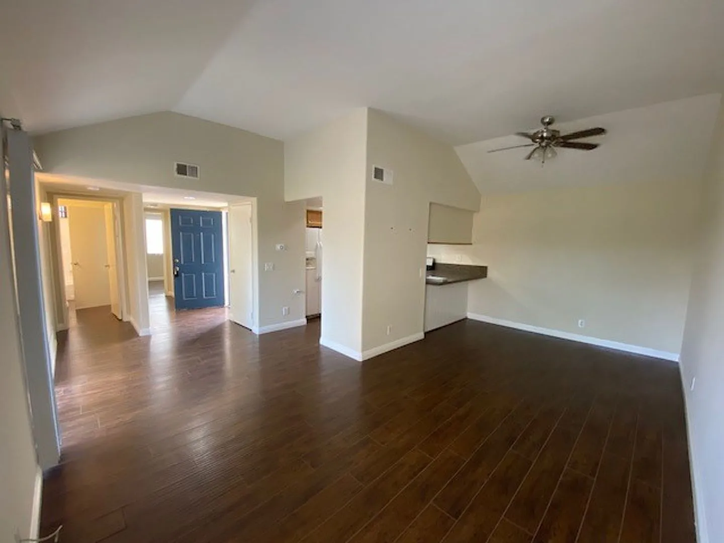 Villa Mira: Upper 2 Bedroom 1 Bath Condo — Photo 3