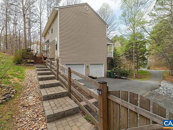 3rd image of 246 White Cedar Rd