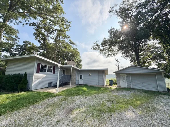 1708 Moonglow Rd, Centralia, IL 62801
