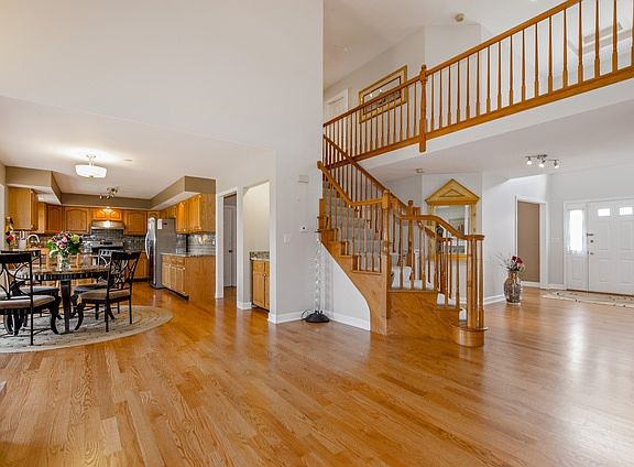 3rd image of 980 Carlow Dr