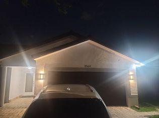 8564 NW 165th Ter, Miami Lakes, FL 33016