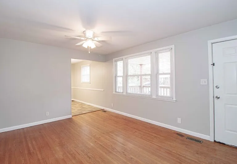 402 Britton Springs Rd — Photo 2