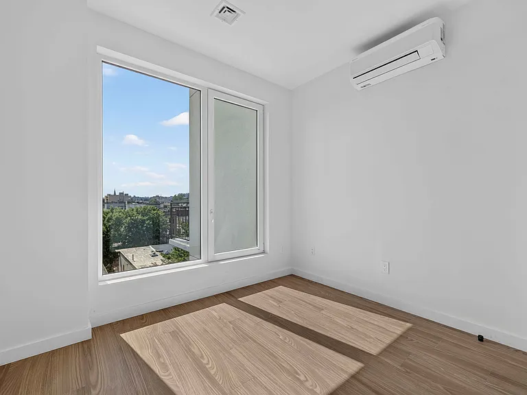 948 New York Ave #5B — Photo 4