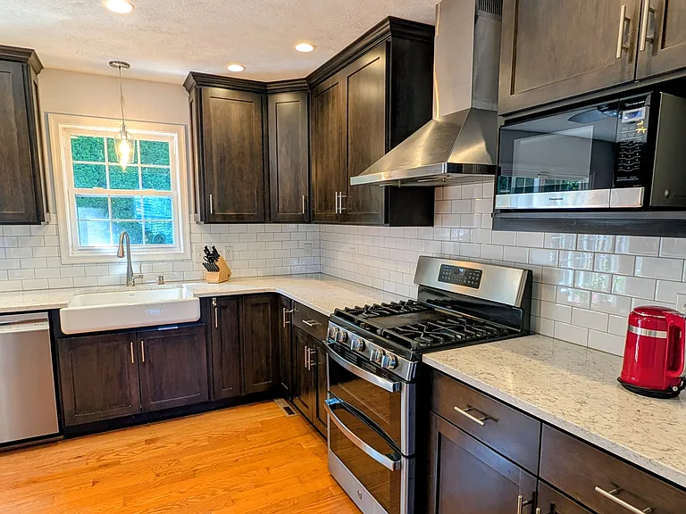 1702 James Ave — Photo 6