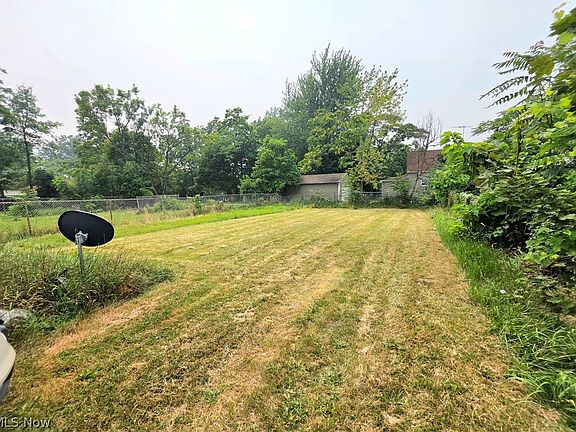 5th image of 2514 Reid Ave