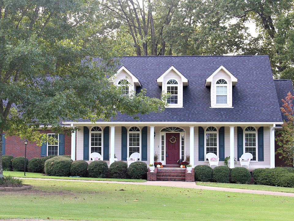 1st image of 100 Oakwood Dr